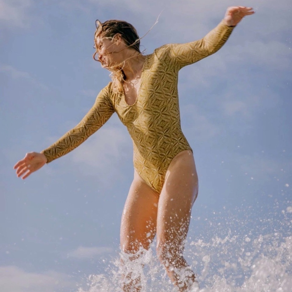 Free People Seea Valentina Surf Suit 1 Pc Swimsuit Textured Sandshell - Picture 4 of 7